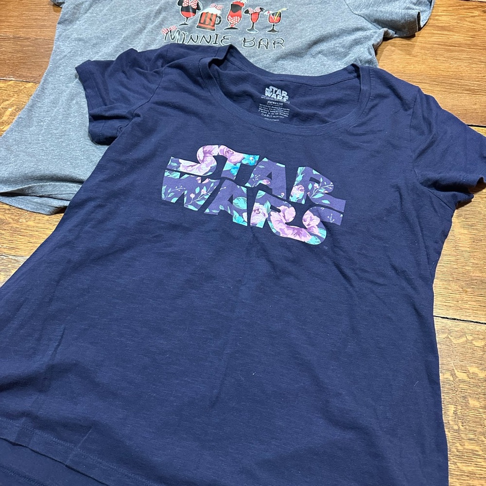 Disney women’s 2X tshirts Star Wars Graphic Tee Bundle - Picture 4 of 8